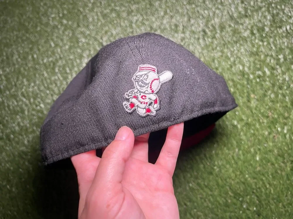 New Era Cincinnati Reds Black/Red Hat MLB Officially Licensed Size 7 3/8